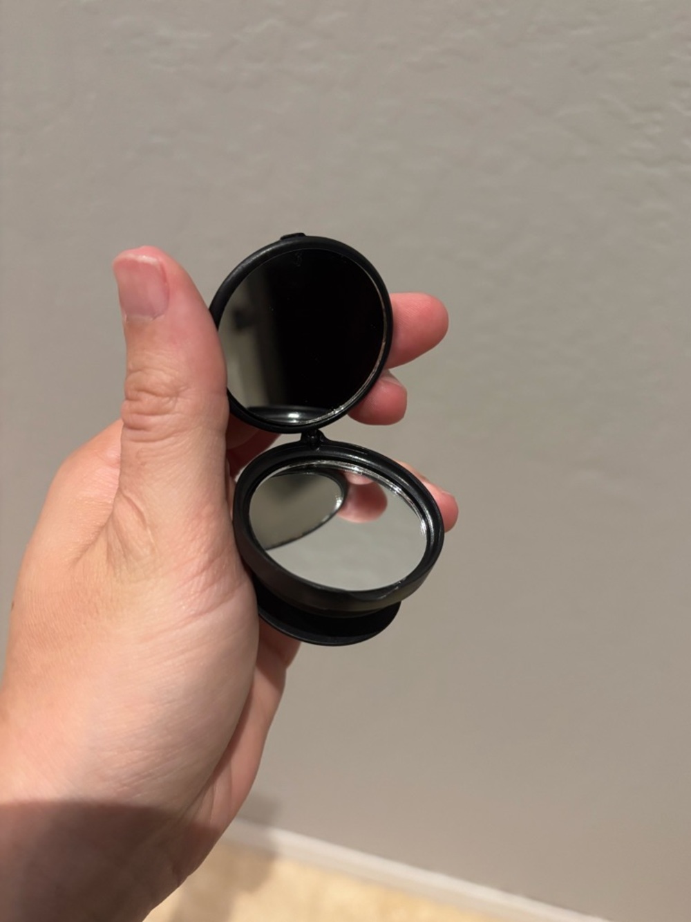 MAC Popsocket Mirror - Picture 3 of 3